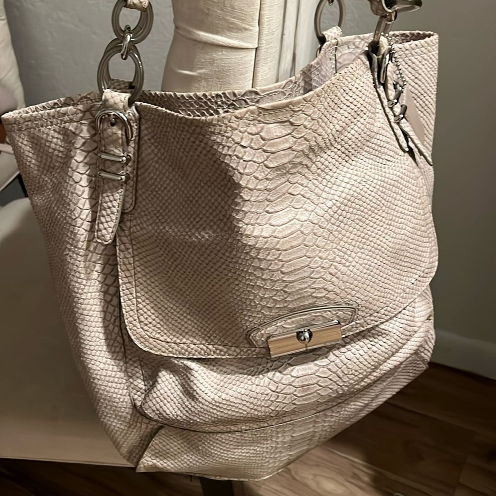Coach alligator pattern, bag, leather like new cream colored